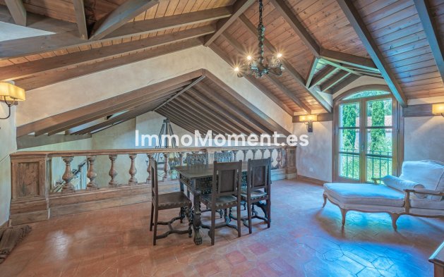 Resale - Villa - Estepona - Estepona Centro