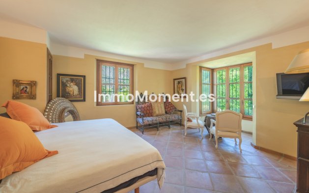 Resale - Villa - Estepona - Estepona Centro