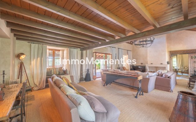 Resale - Villa - Estepona - Estepona Centro