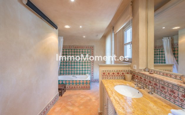 Resale - Villa - Estepona - Estepona Centro