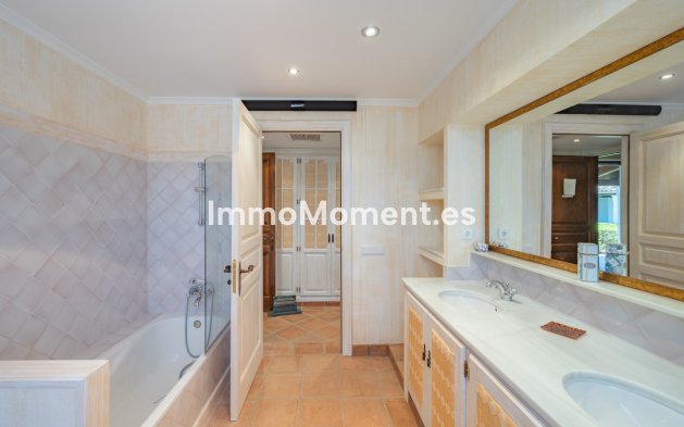 Resale - Villa - Estepona - Estepona Centro