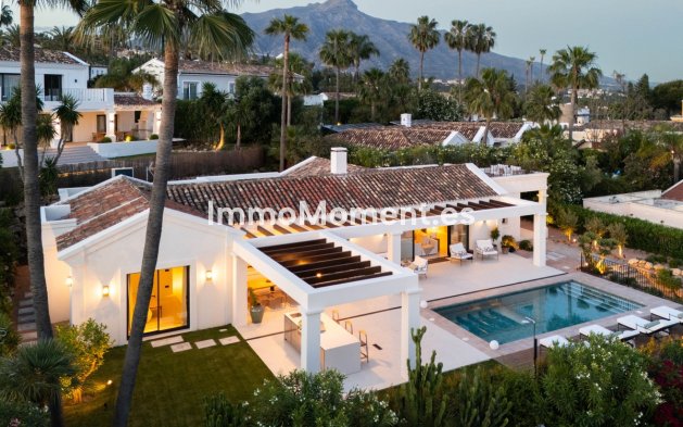 Wiederverkauf - Villa - Marbella - Nueva Andalucía