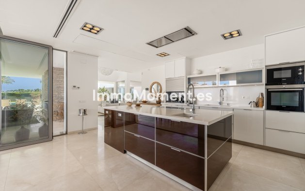 Wiederverkauf - Villa - Marbella - Nueva Andalucía