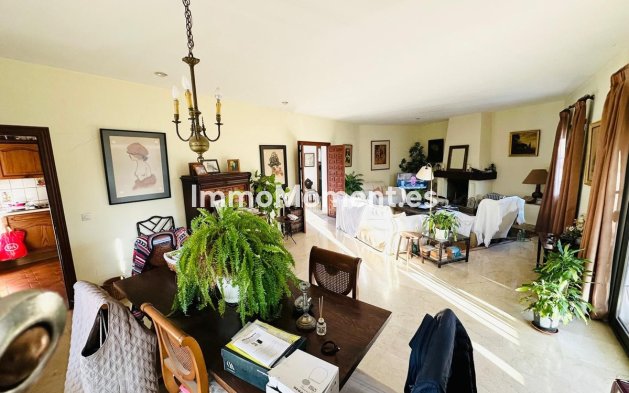 Resale - Villa - Estepona - Atalaya