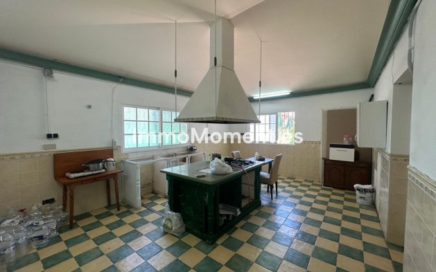 Resale - Villa - Marbella - Nueva Andalucía