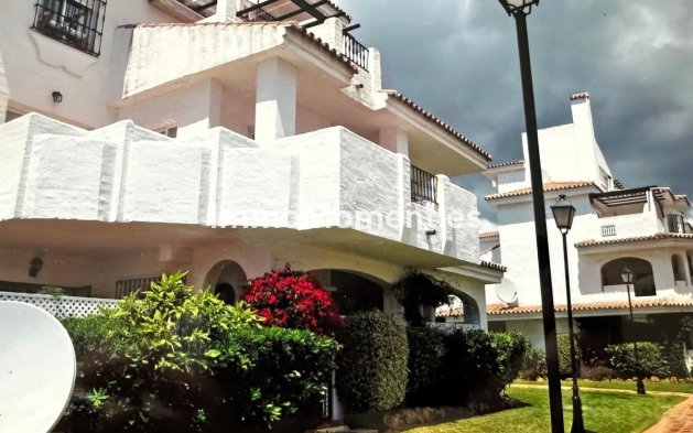 Resale - Apartment - Marbella - Nueva Andalucía