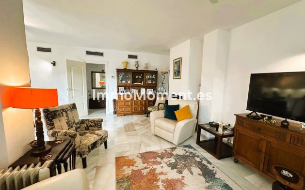 Resale - Apartment - Marbella - Nueva Andalucía
