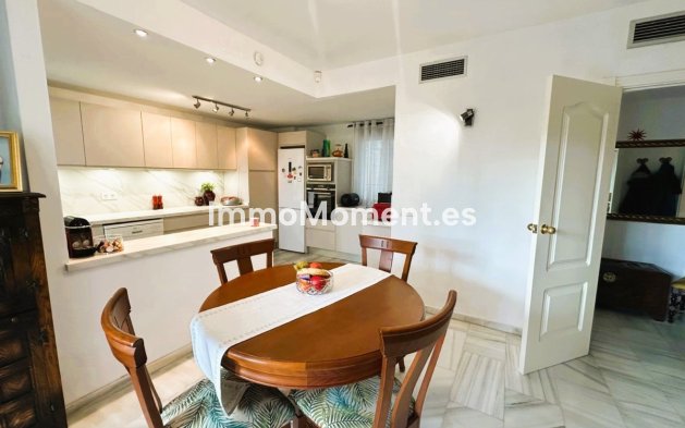 Resale - Apartment - Marbella - Nueva Andalucía