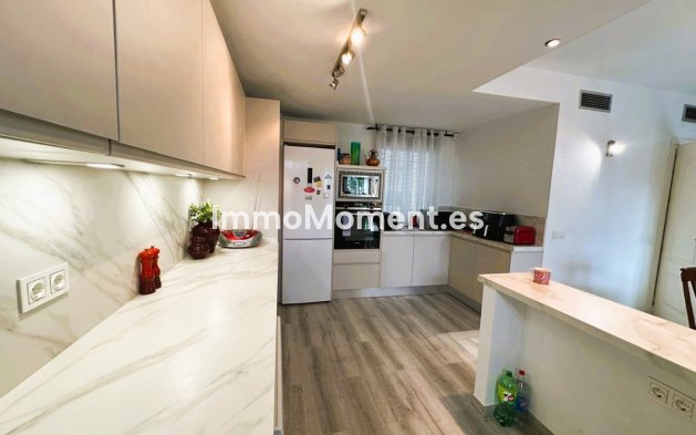 Resale - Apartment - Marbella - Nueva Andalucía