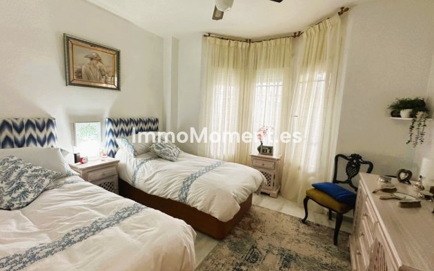 Resale - Apartment - Marbella - Nueva Andalucía