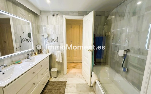 Resale - Apartment - Marbella - Nueva Andalucía