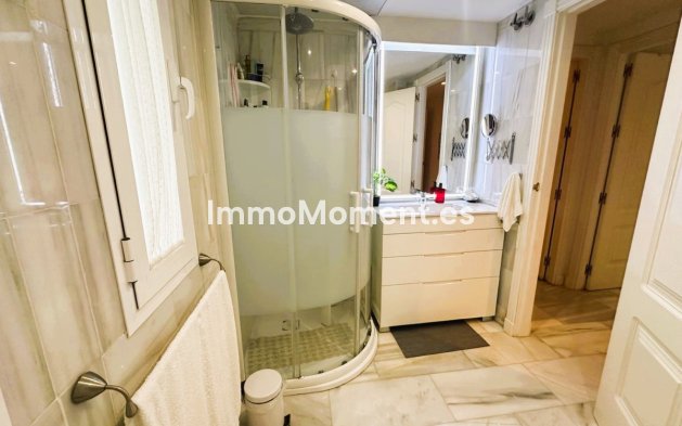 Resale - Apartment - Marbella - Nueva Andalucía