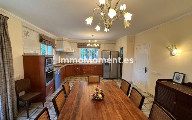 Resale - Villa - Marbella - Marbesa