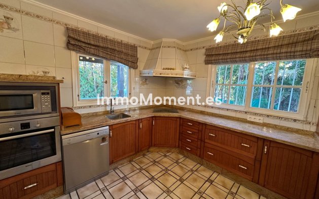 Resale - Villa - Marbella - Marbesa