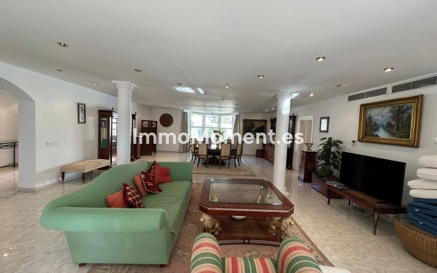 Resale - Villa - Marbella - Marbesa