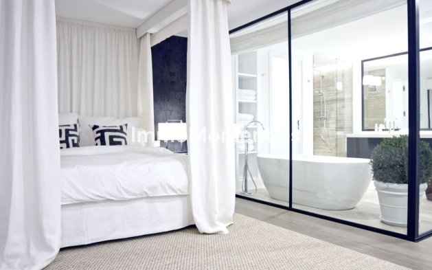 Reventa - Villa - Marbella - Aloha