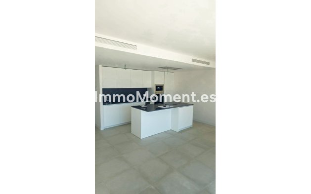 Resale - Apartment - Estepona - Selwo