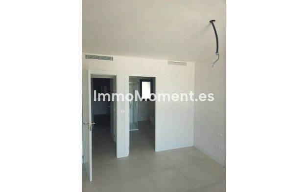 Resale - Apartment - Estepona - Selwo