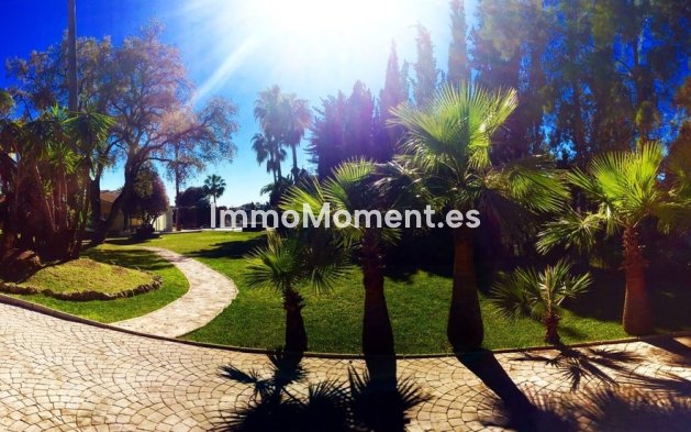 Resale - Villa - Marbella - Elviria