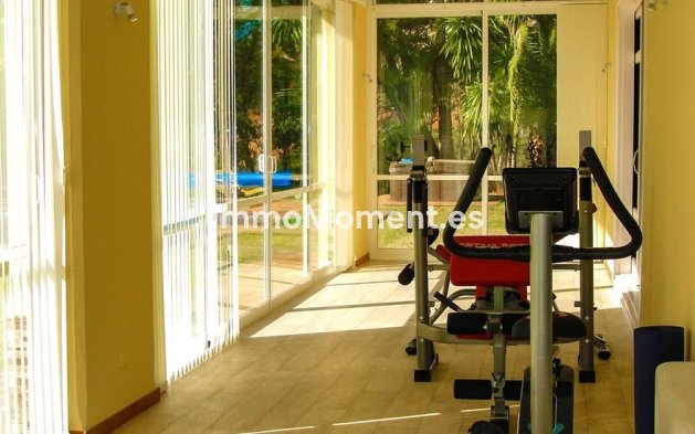 Resale - Villa - Marbella - Elviria