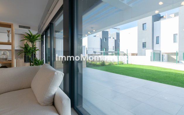 Resale - Villa - Estepona - Atalaya