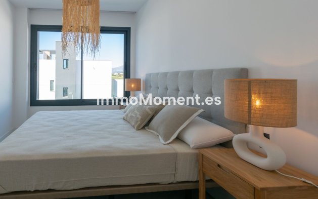 Resale - Villa - Estepona - Atalaya