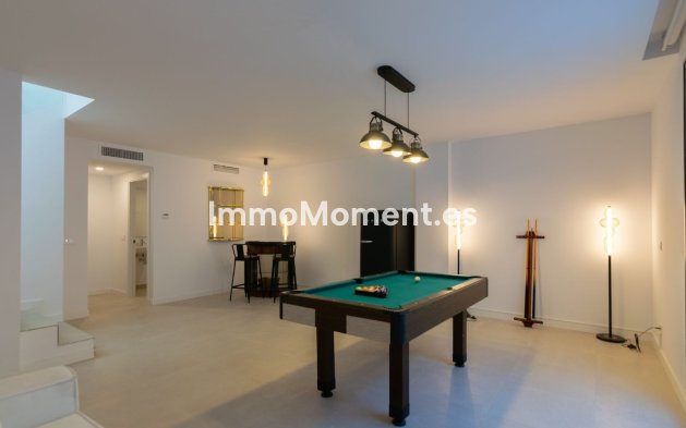 Resale - Villa - Estepona - Atalaya