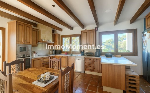 Wiederverkauf - Villa -   Inländisch - Istán