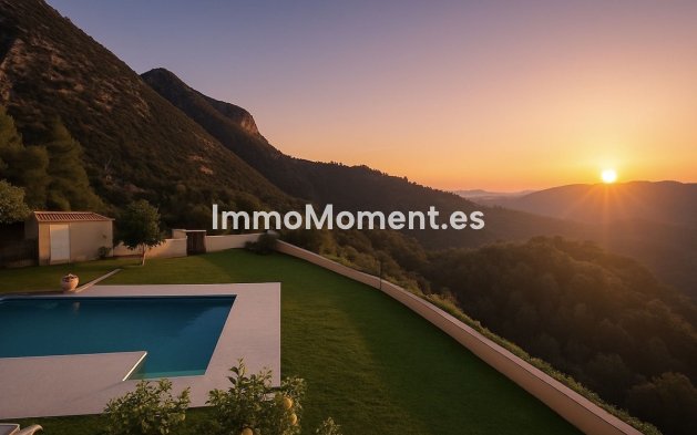 Wiederverkauf - Villa -   Inländisch - Istán