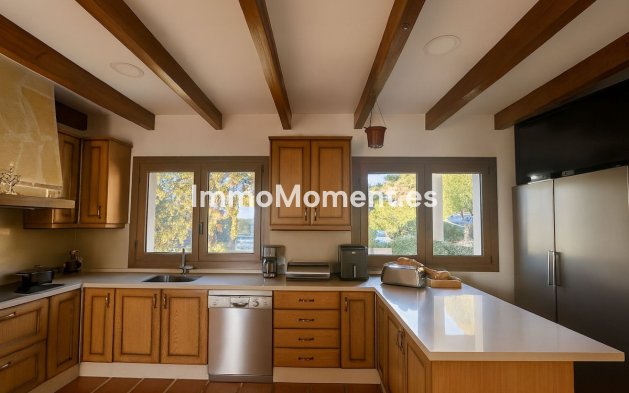 Wiederverkauf - Villa -   Inländisch - Istán