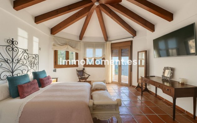 Wiederverkauf - Villa -   Inländisch - Istán