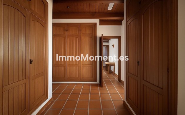 Wiederverkauf - Villa -   Inländisch - Istán