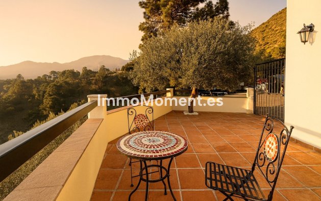 Wiederverkauf - Villa -   Inländisch - Istán