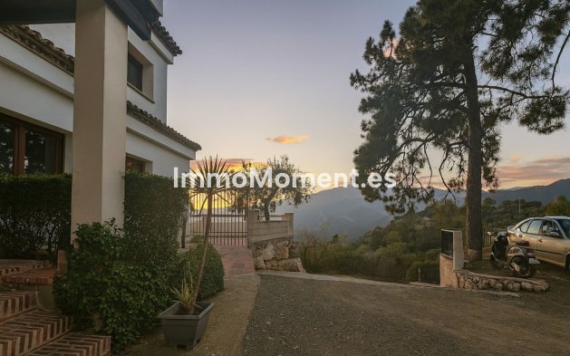 Wiederverkauf - Villa -   Inländisch - Istán