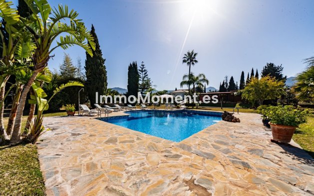 Wiederverkauf - Villa -   Inländisch - Alhaurín de la Torre