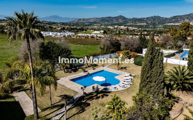 Wiederverkauf - Villa -   Inländisch - Alhaurín de la Torre