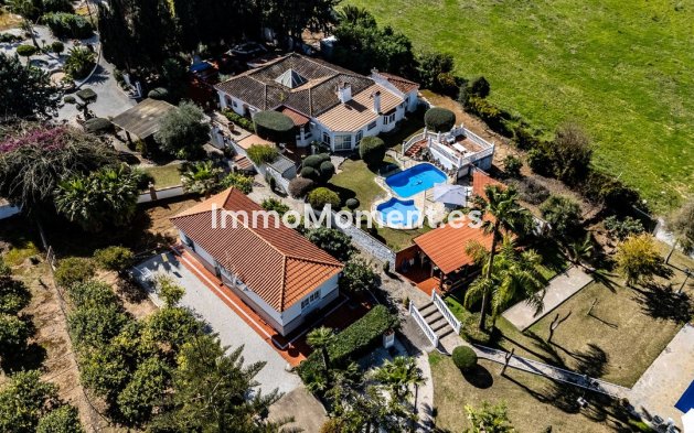 Wiederverkauf - Villa -   Inländisch - Alhaurín de la Torre