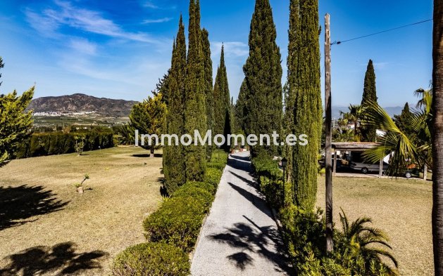 Wiederverkauf - Villa -   Inländisch - Alhaurín de la Torre