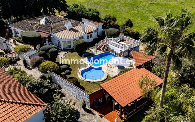 Wiederverkauf - Villa -   Inländisch - Alhaurín de la Torre