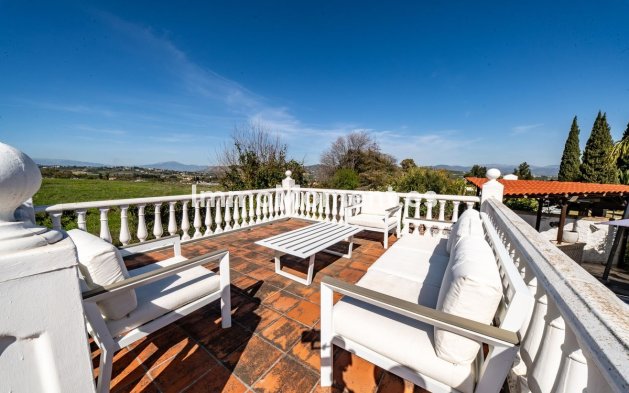 Wiederverkauf - Villa -   Inländisch - Alhaurín de la Torre