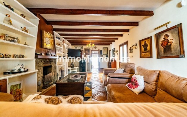 Wiederverkauf - Villa -   Inländisch - Alhaurín de la Torre