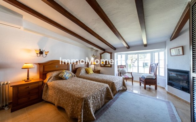 Wiederverkauf - Villa -   Inländisch - Alhaurín de la Torre