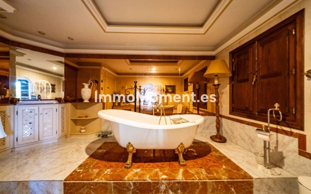 Wiederverkauf - Villa -   Inländisch - Alhaurín de la Torre