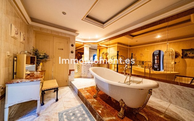 Wiederverkauf - Villa -   Inländisch - Alhaurín de la Torre