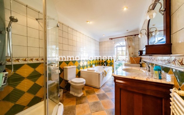 Wiederverkauf - Villa -   Inländisch - Alhaurín de la Torre