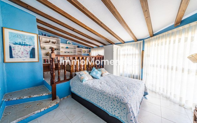 Wiederverkauf - Villa -   Inländisch - Alhaurín de la Torre