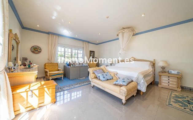 Wiederverkauf - Villa -   Inländisch - Alhaurín de la Torre