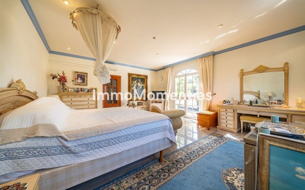 Wiederverkauf - Villa -   Inländisch - Alhaurín de la Torre