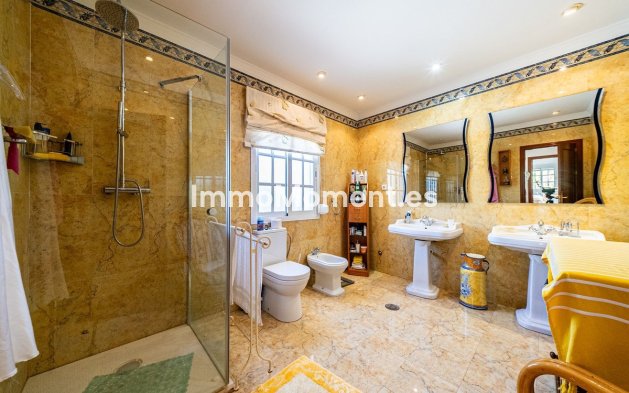 Wiederverkauf - Villa -   Inländisch - Alhaurín de la Torre