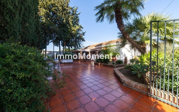 Wiederverkauf - Villa -   Inländisch - Alhaurín de la Torre